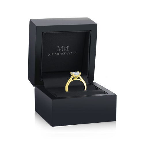 Iris – Pierścionek Solitaire z Moissanitem | Szlif Princess