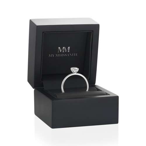 Mystique - Pierścionek Solitaire z Moissanite w Owalnym Szlifie z Hidden Halo | Wedfit