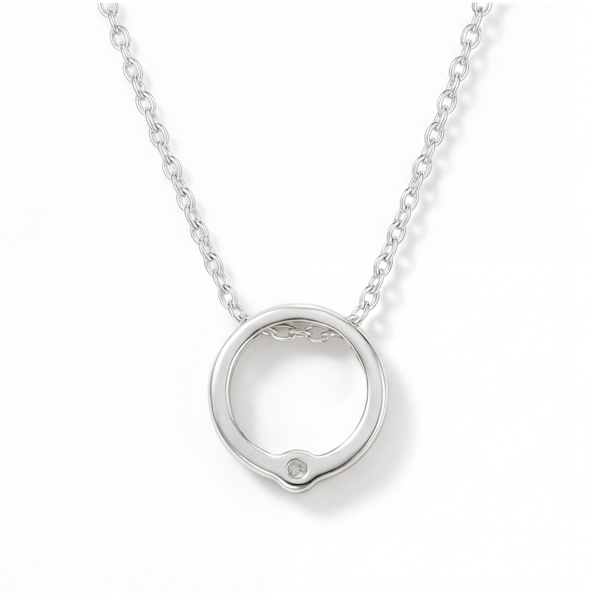 Luna - Współczesny Wisiorek z Moissanitem w Stylu Solitaire