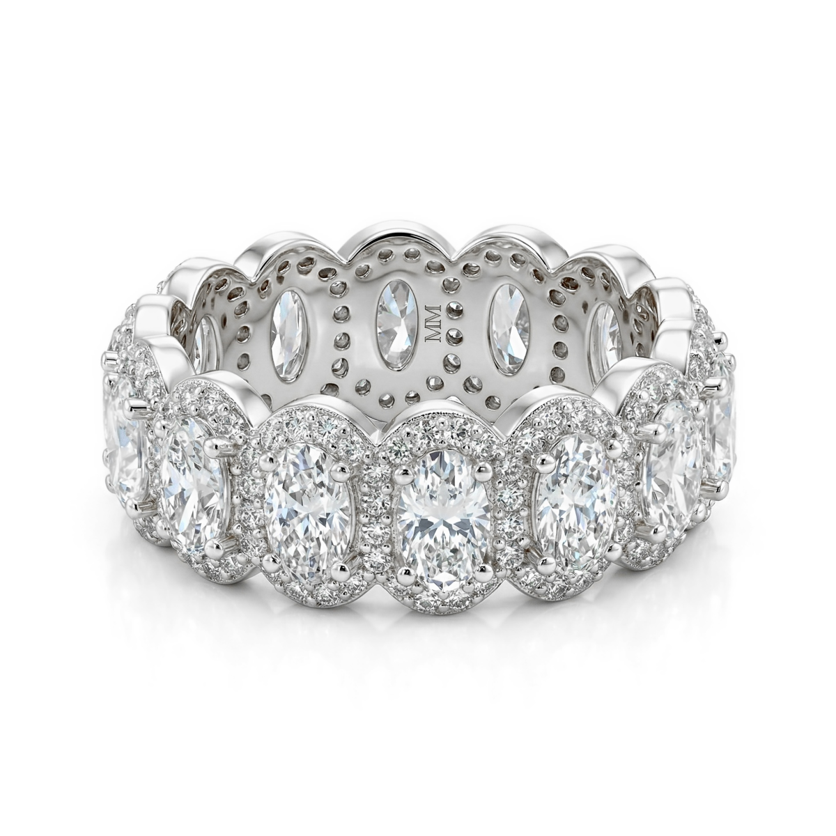 Opaline - pierścionek eternity z owalnymi moissanitami i falistym halo pavé