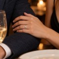 Mignon - pierścionek solitaire z owalnym moissanitem w sześciu łapkach