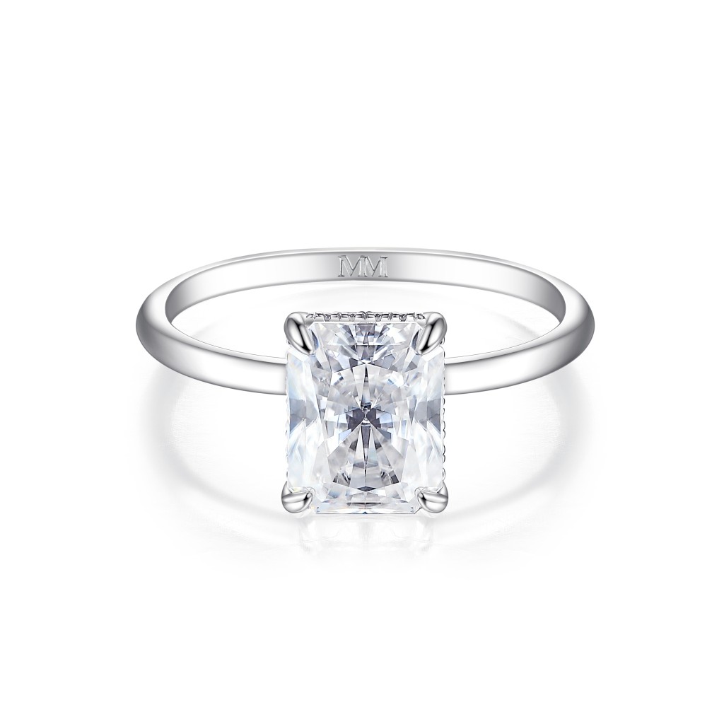 Mirabelle - Pierścionek Solitaire z Moissanitu o Szlifie Radiant z Oprawą Koszykową i Hidden Halo