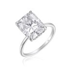 Mirabelle - Pierścionek Solitaire z Moissanitu o Szlifie Radiant z Oprawą Koszykową i Hidden Halo Mirabelle - Pierścionek Solitaire z Moissanitu o Szlifie Radiant z Oprawą Koszykową i Hidden Halo