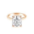 Mirabelle - Pierścionek Solitaire z Moissanitu o Szlifie Radiant z Oprawą Koszykową i Hidden Halo Mirabelle - Pierścionek Solitaire z Moissanitu o Szlifie Radiant z Oprawą Koszykową i Hidden Halo