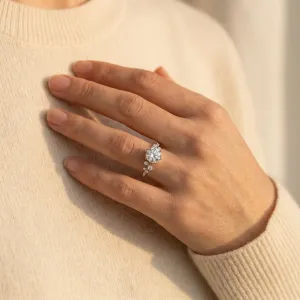 Pierścionki zaręczynowe z kamieniami bocznymi zm