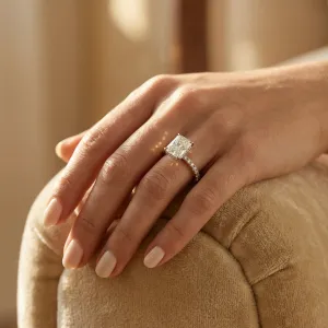 Pierścionki z kamieniami bocznymi zm