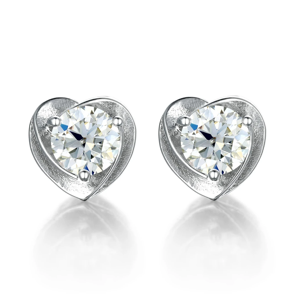 Luster – Kolczyki Sztyfty z Moissanitem w Kształcie Serca