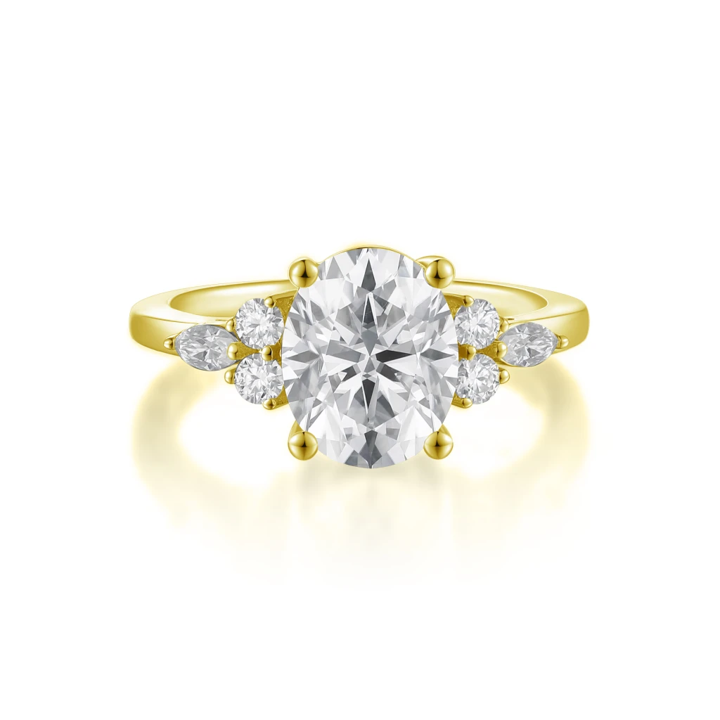 Lustrina - Owalny Pierścionek z Moissanitem i Lśniącymi Akcentami