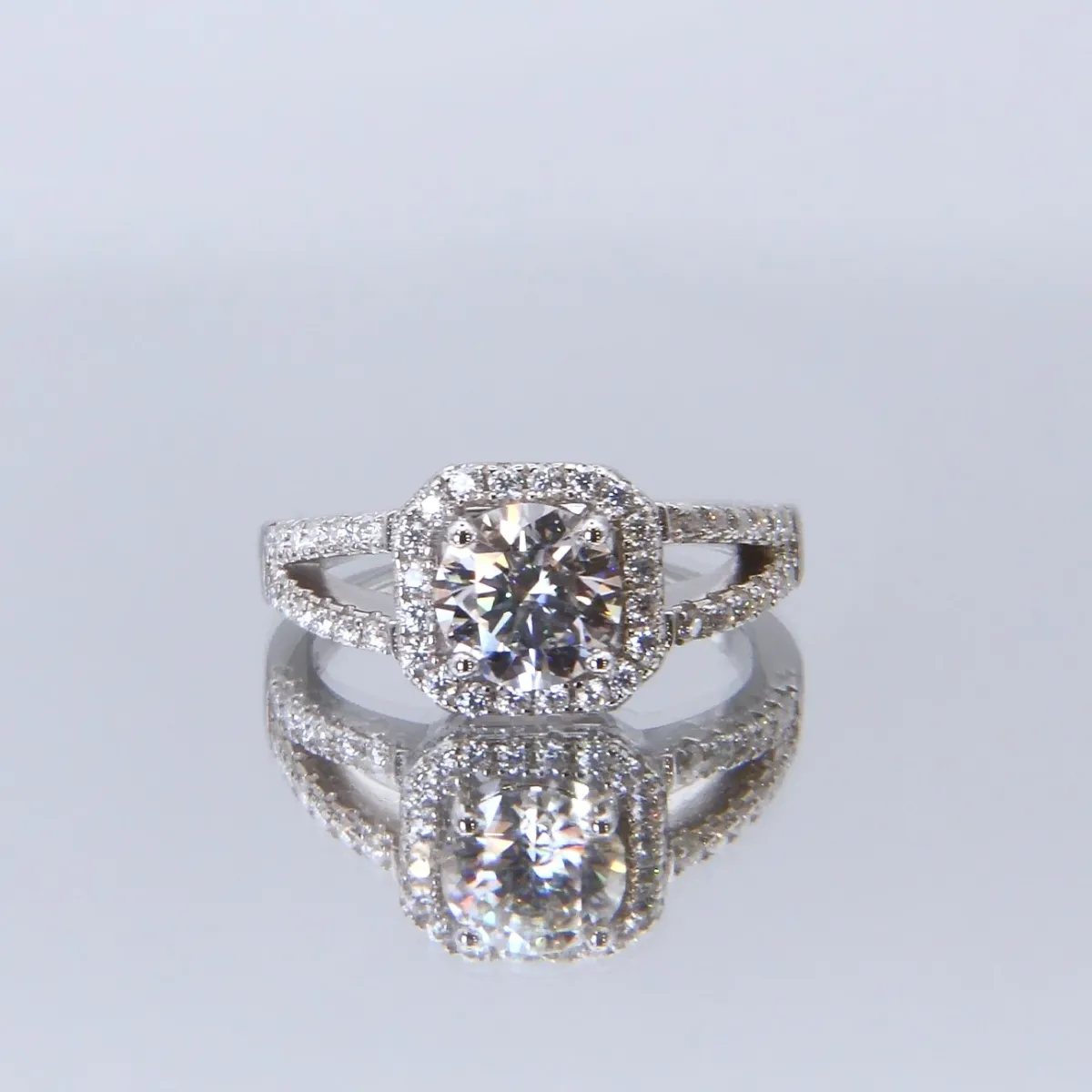 Evora - Pierścionek Halo z Moissanitem Split-Shank | My Moissanite