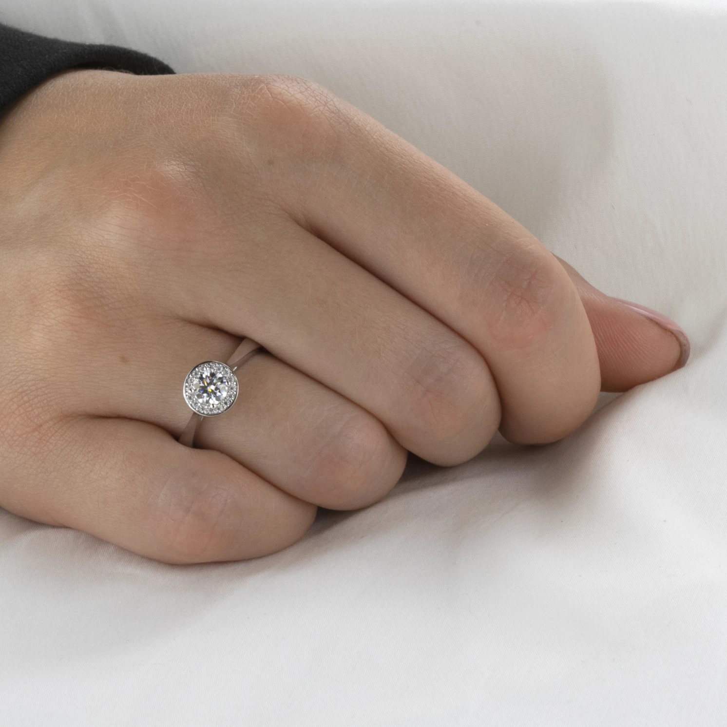 Flexa - regulowany pierścionek z aureolą z moissanitu