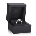 Plushette - Pierścionek Zaręczynowy Z Moissanitem W Ograniczeniu Poduszka Z Halo I Mikropawie Split-Shank