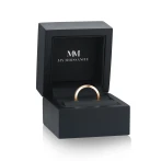 Aria - Zakrzywiona Moissanitowa Obrączka Ślubna z Oprawą Pavé