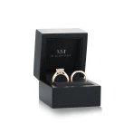 Vespera - Moissanitowy Zestaw Ślubny z Akcentami Pavé i Split-Shank