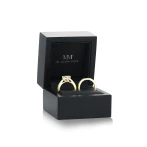 Vespera - Moissanitowy Zestaw Ślubny z Akcentami Pavé i Split-Shank