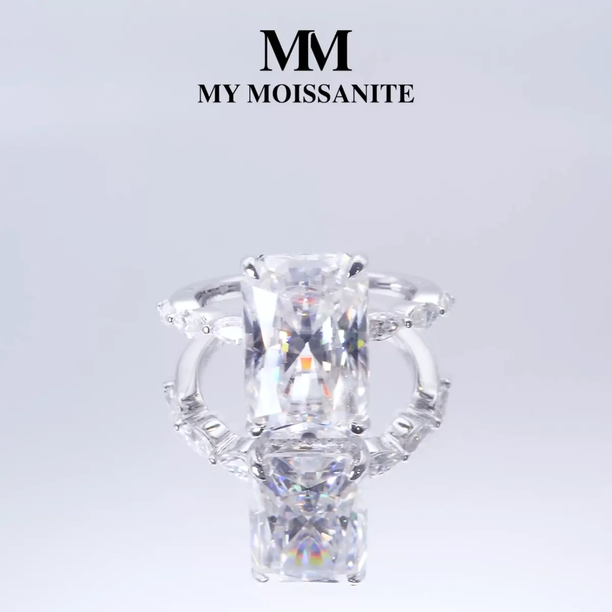 Luminaire - Pierścionek z Radiant Cut Moissanit z Markiza Bocznymi Kamieniami i Hidden Halo